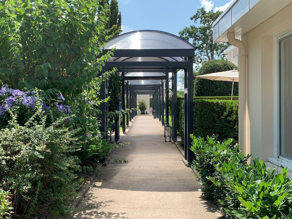 The Residence Hotel Geneva Airport - M3 Ferney Екстериор снимка